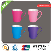 Taza de café de cerámica del color sólido